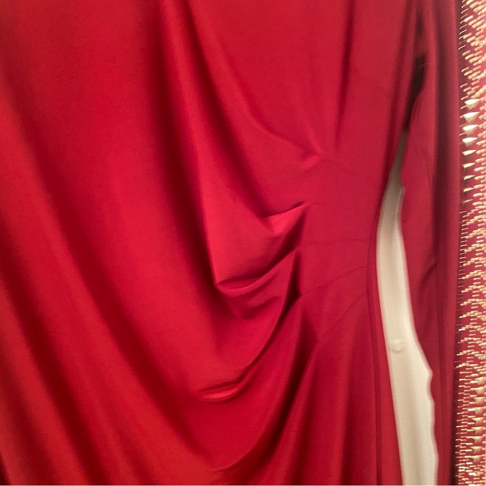 GUESS - Picture 6 of 8